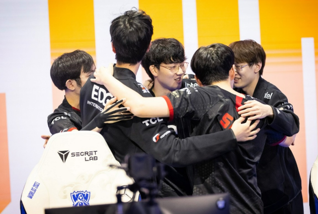 他在进攻和 他在进攻和